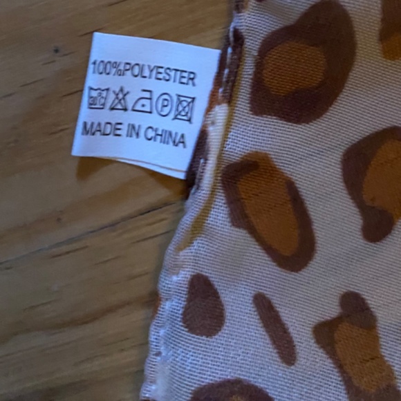Leopard print scarf - Picture 10 of 10